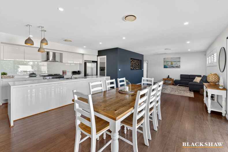 6 Bagarin Avenue Tomakin