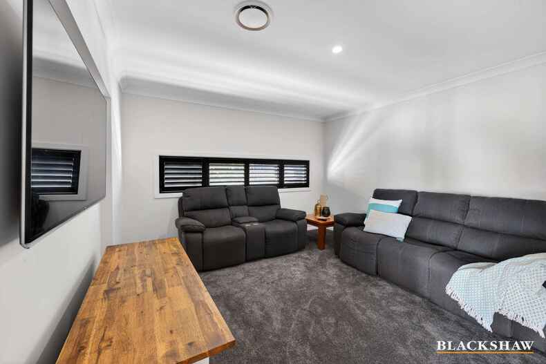 6 Bagarin Avenue Tomakin