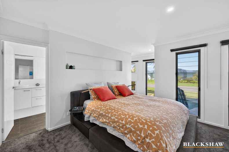 6 Bagarin Avenue Tomakin