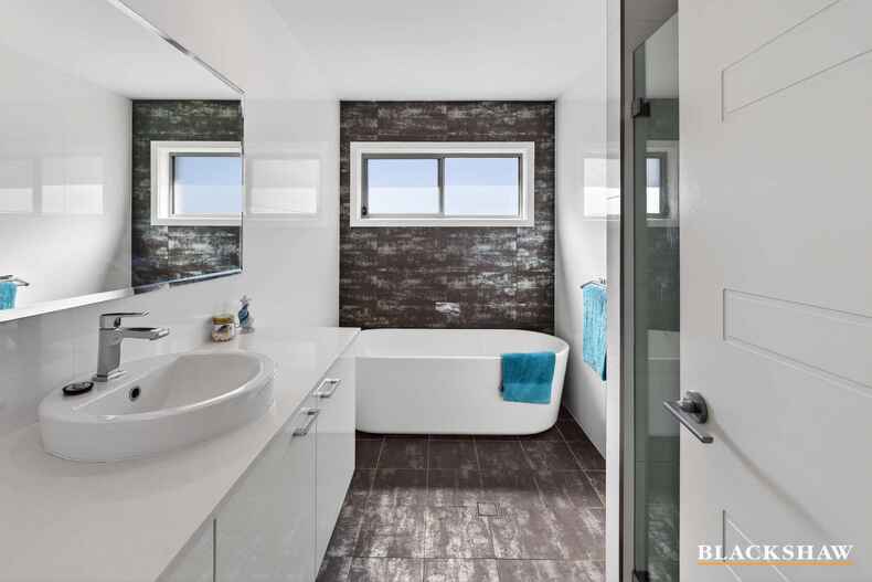 6 Bagarin Avenue Tomakin