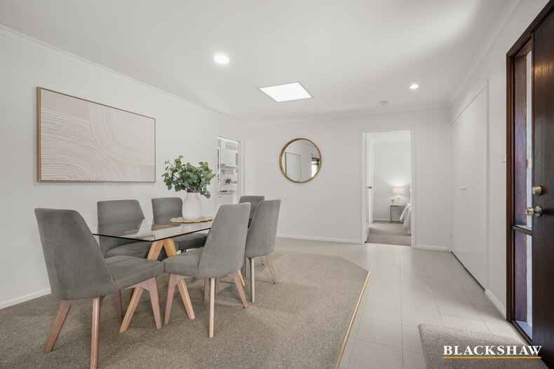 2/6 Gladman Close Isaacs