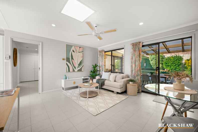 2/6 Gladman Close Isaacs