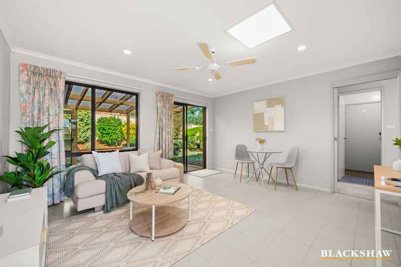 2/6 Gladman Close Isaacs