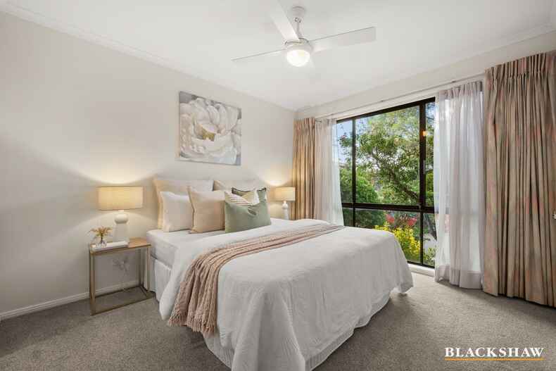 2/6 Gladman Close Isaacs