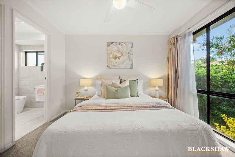 2/6 Gladman Close Isaacs