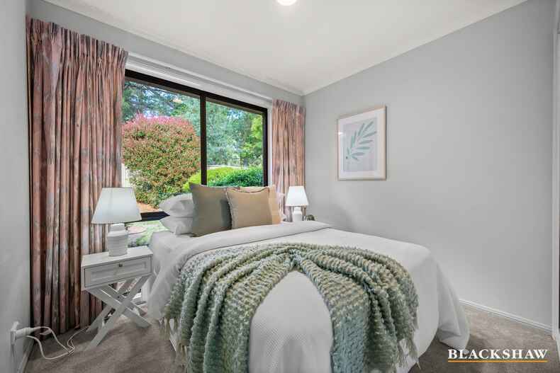 2/6 Gladman Close Isaacs