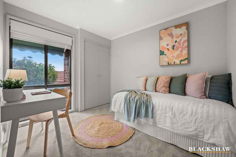 2/6 Gladman Close Isaacs