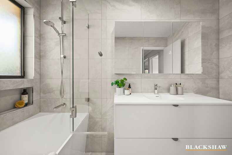 2/6 Gladman Close Isaacs