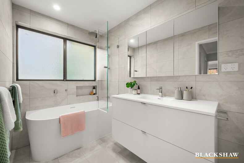 2/6 Gladman Close Isaacs