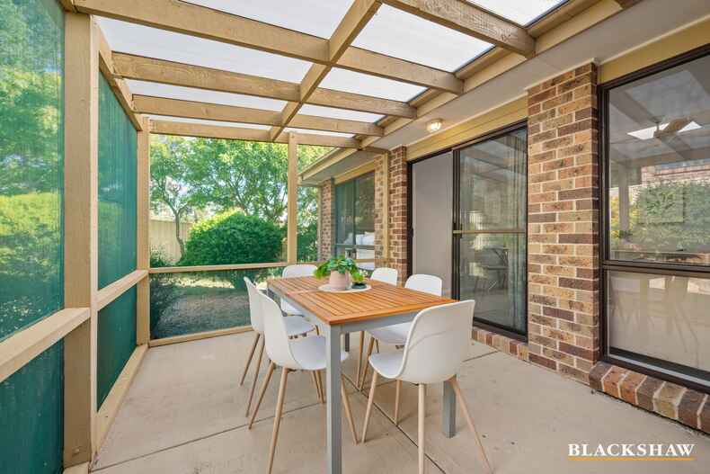 2/6 Gladman Close Isaacs