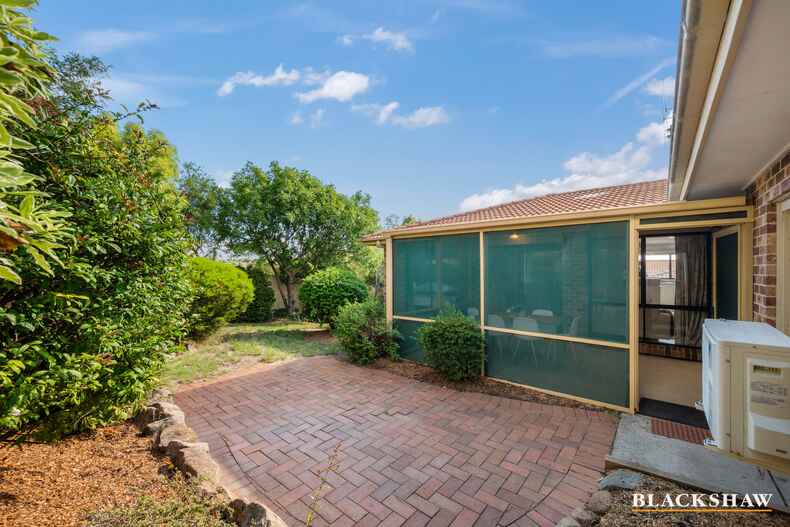 2/6 Gladman Close Isaacs