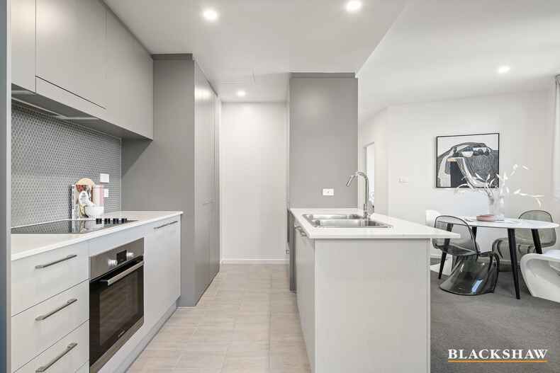 282/7 Irving Street  Phillip