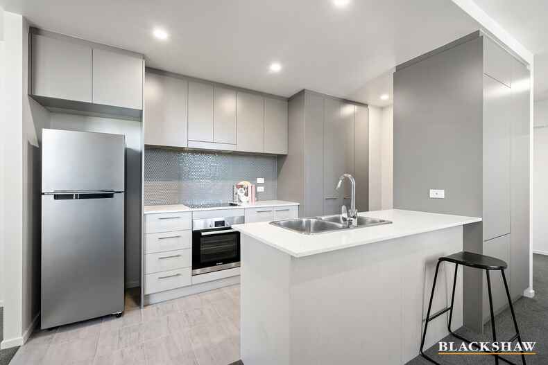 282/7 Irving Street  Phillip