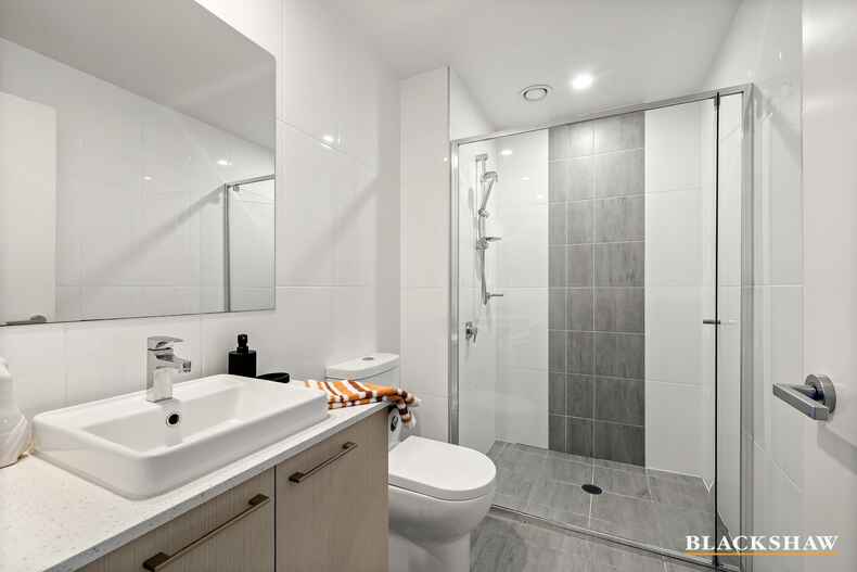 282/7 Irving Street  Phillip