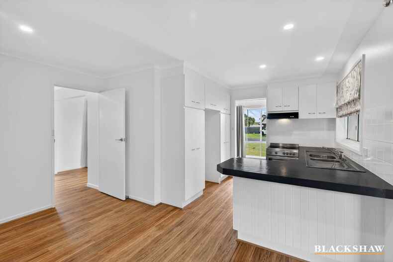 8 Barton Parade Tomakin