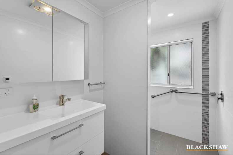 8 Barton Parade Tomakin