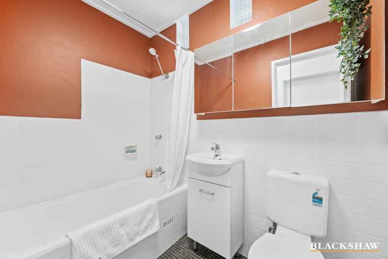 4/8 Longerenong Street Farrer