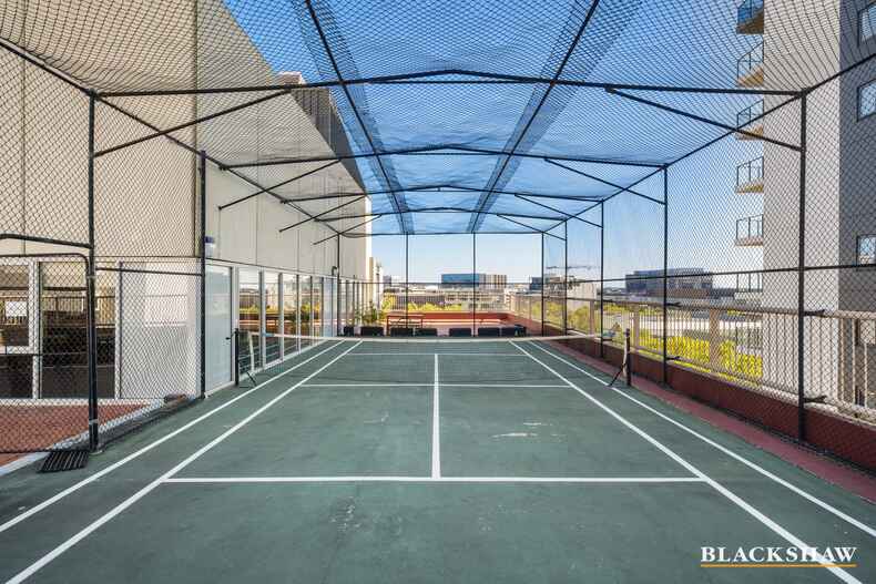 30/2 Akuna Street City