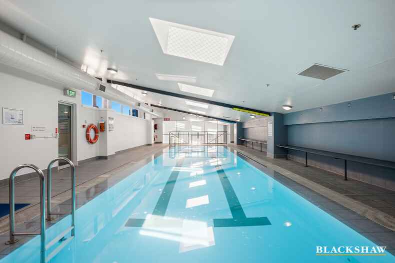 30/2 Akuna Street City