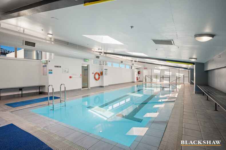 30/2 Akuna Street City