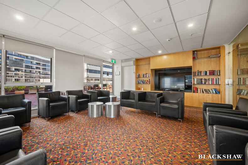 30/2 Akuna Street City