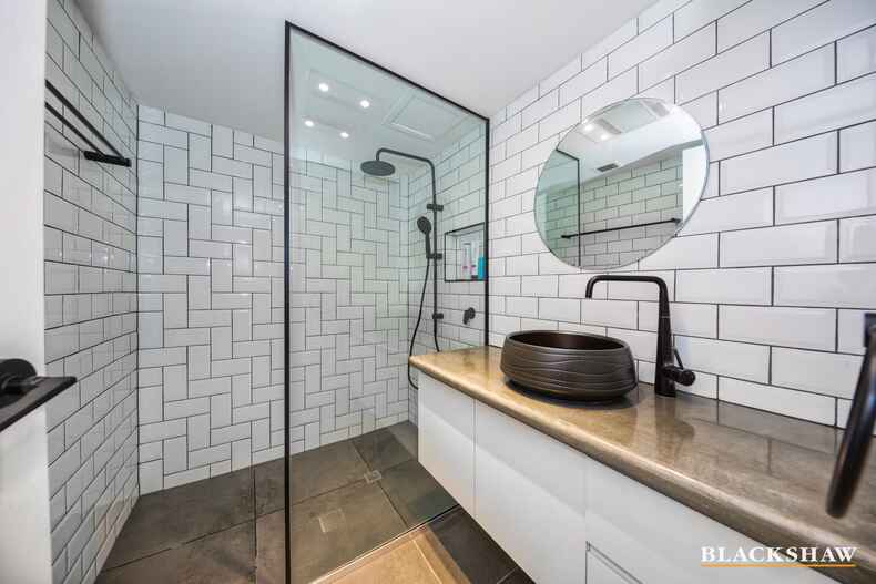 49/53 McMillan Crescent Griffith