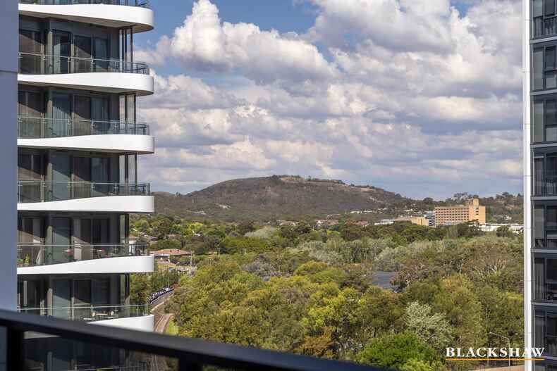 94/11 Irving Street  Phillip