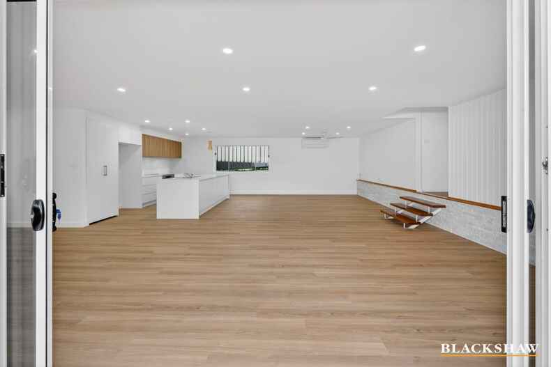 8 Tench Street Sunshine Bay