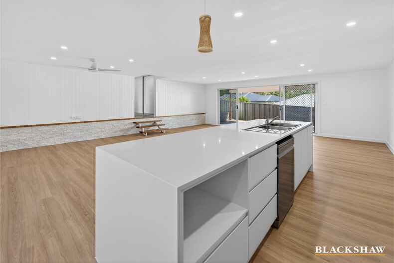 8 Tench Street Sunshine Bay