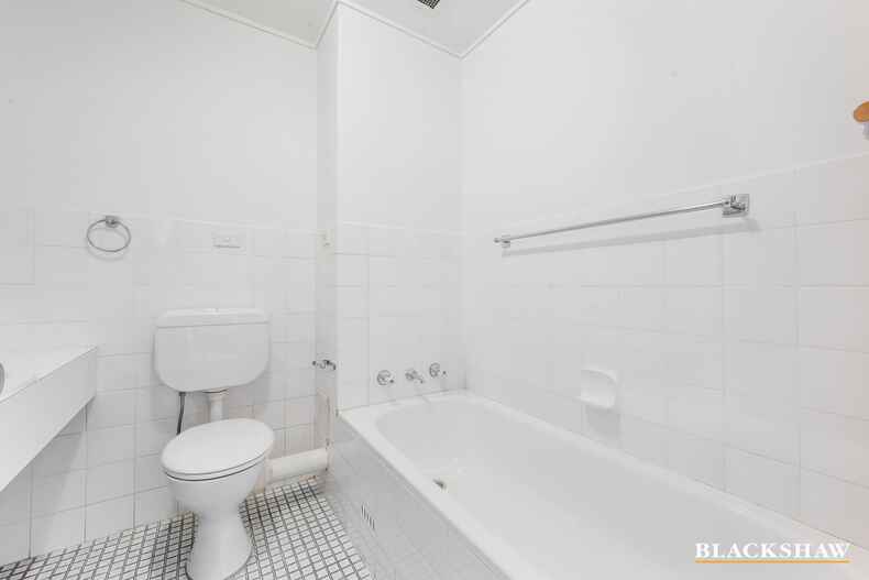 23/8 Giles Street Griffith