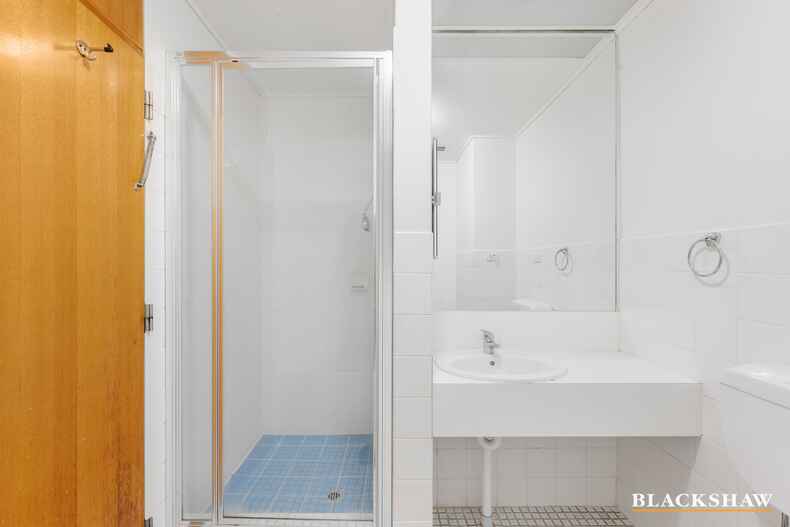 23/8 Giles Street Griffith