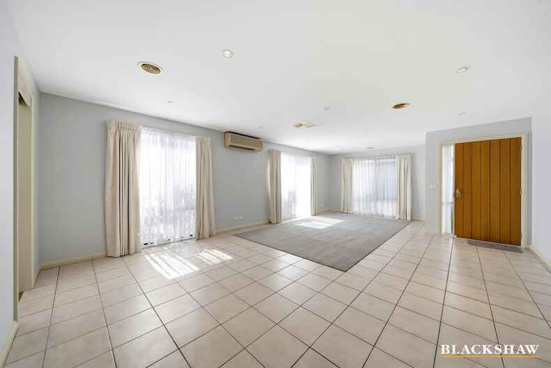 42 Bayside Court Jerrabomberra