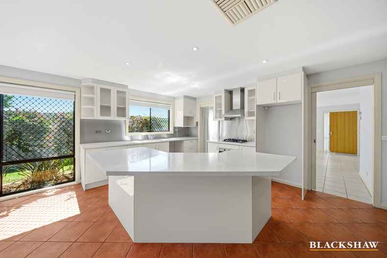 42 Bayside Court Jerrabomberra