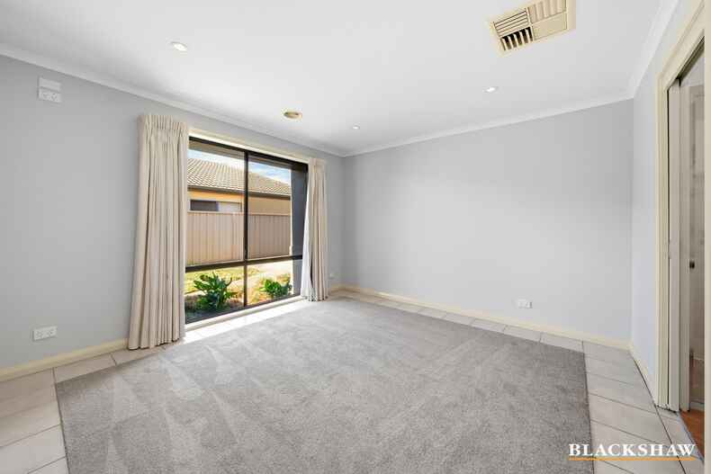 42 Bayside Court Jerrabomberra
