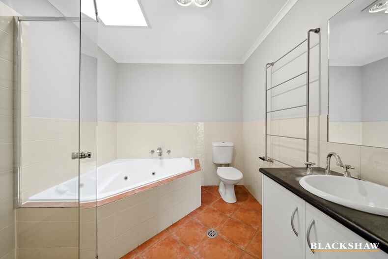 42 Bayside Court Jerrabomberra