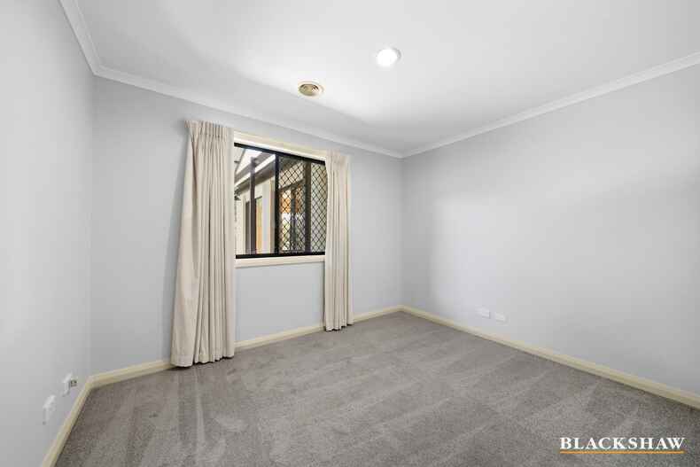 42 Bayside Court Jerrabomberra