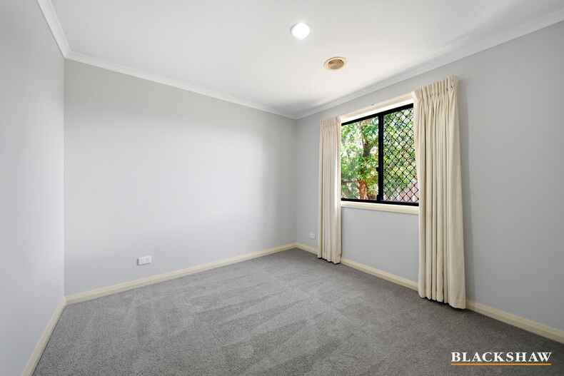 42 Bayside Court Jerrabomberra