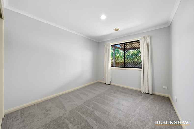 42 Bayside Court Jerrabomberra