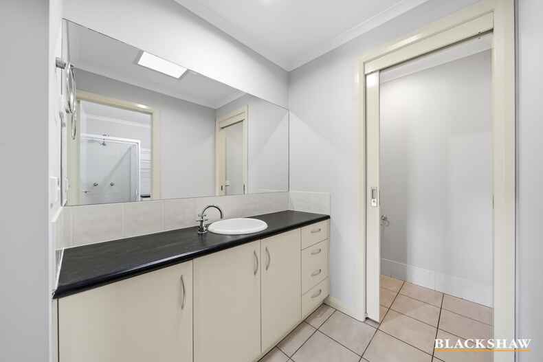 42 Bayside Court Jerrabomberra