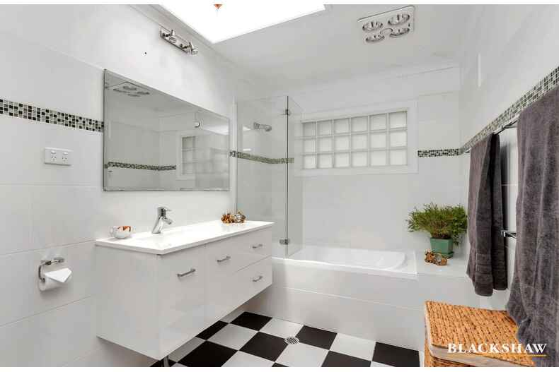 5 Schomburgk Street Yarralumla