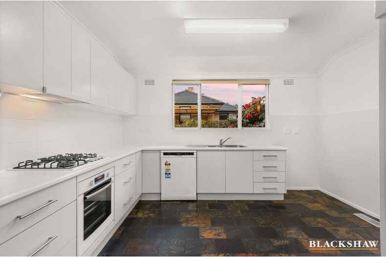 16 Hopetoun Circuit Deakin