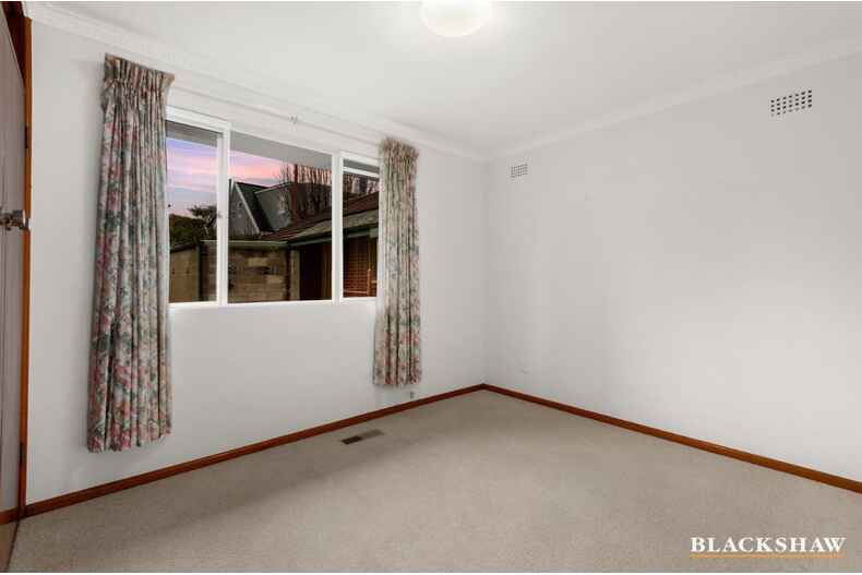 16 Hopetoun Circuit Deakin