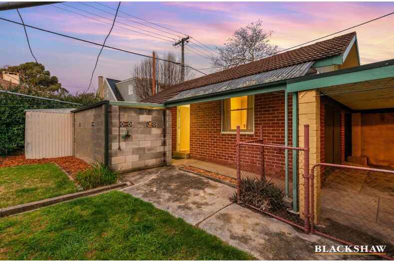 16 Hopetoun Circuit Deakin