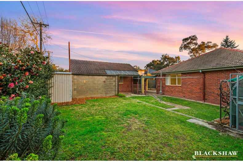 16 Hopetoun Circuit Deakin