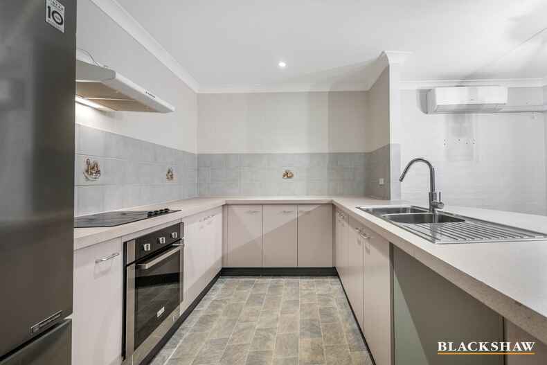 17/60 Port Jackson Circuit  Phillip