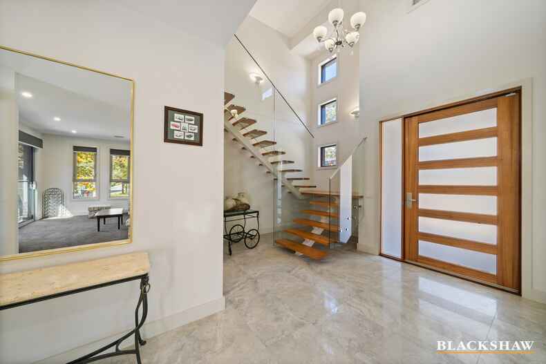 102 Strickland Crescent  Deakin