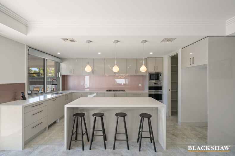 102 Strickland Crescent  Deakin