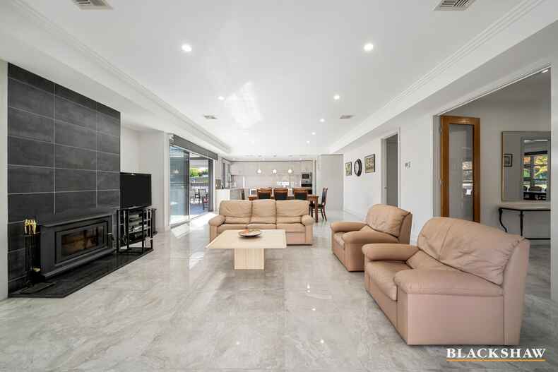 102 Strickland Crescent  Deakin