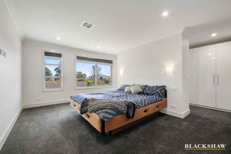 102 Strickland Crescent  Deakin