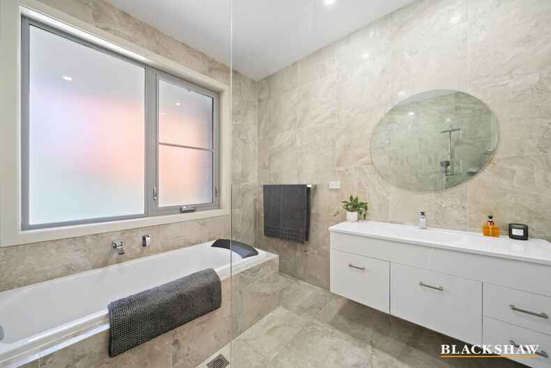 102 Strickland Crescent  Deakin